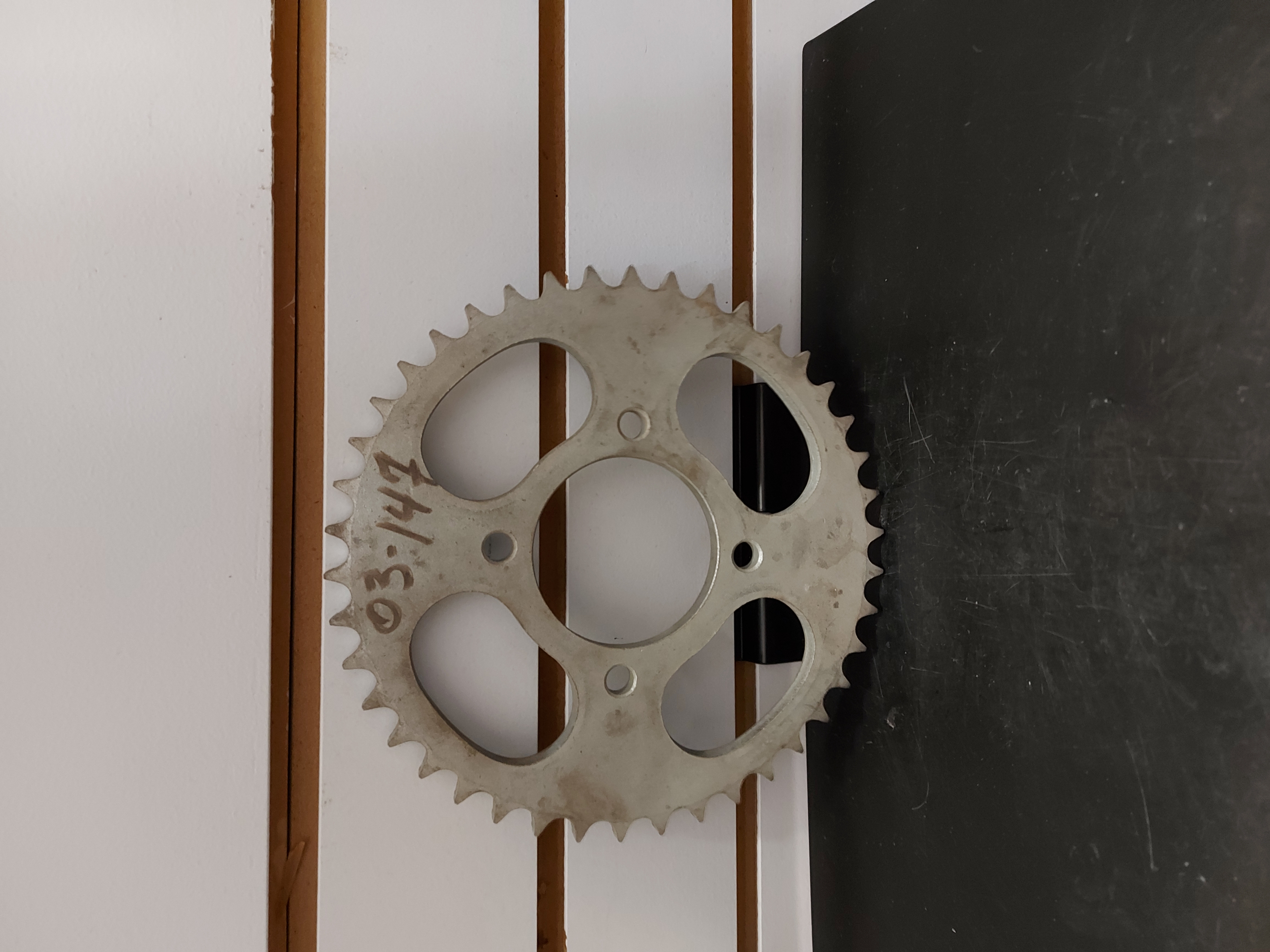 SPROCKET SUZUKI DR100